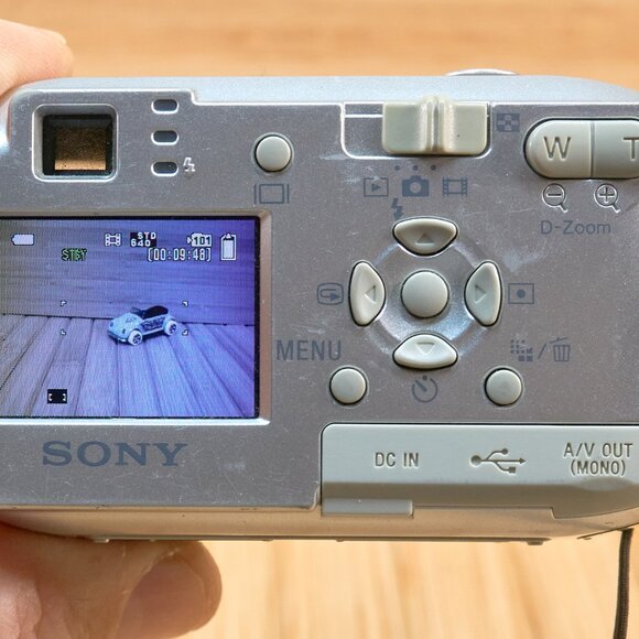 Vintage Sony Cyber-shot DSC-P43 4.1MP Digital Camera, Made in Japan - Picture 4 of 12